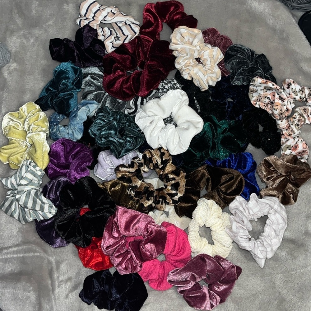 10 Assorted scrunchies